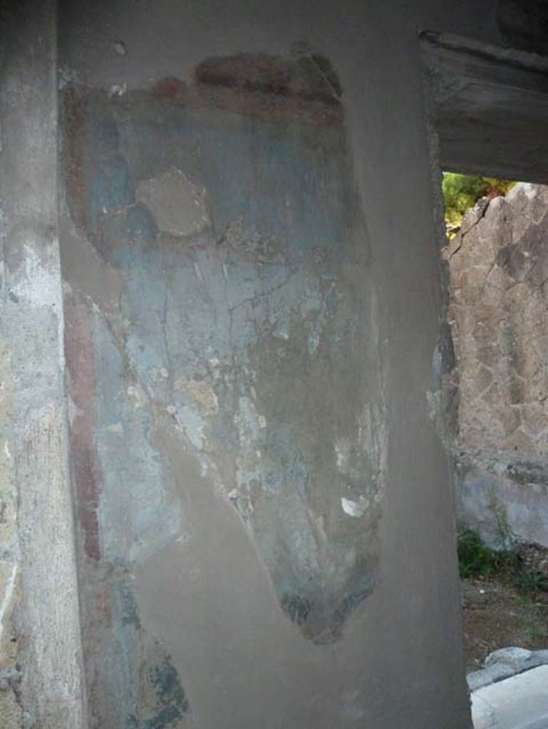 Ins. V 35, Herculaneum, September 2015. Diaeta 6, north end of east wall near window.
