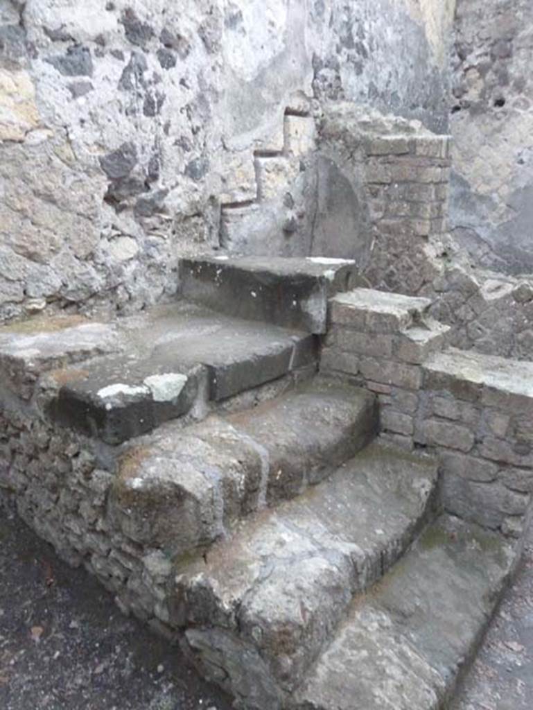 Ins. V 35, Herculaneum, September 2015. Steps to upper floor.
