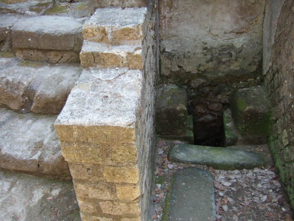 Ins. V 35, Herculaneum, May 2006. Latrine and steps, in part of kitchen 9.