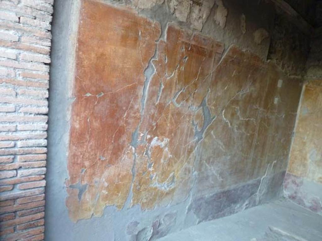 Ins. V 35, Herculaneum, September 2015. Exedra 4, west wall.