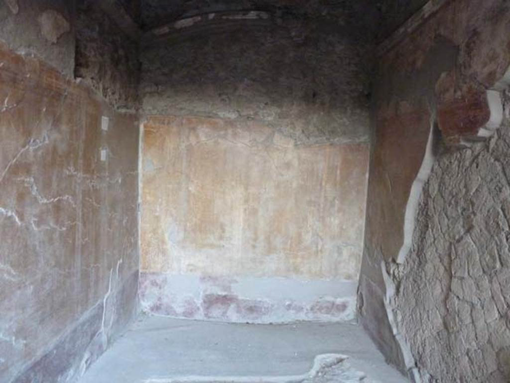 Ins. V 35, Herculaneum, September 2015. Exedra 4, north wall.