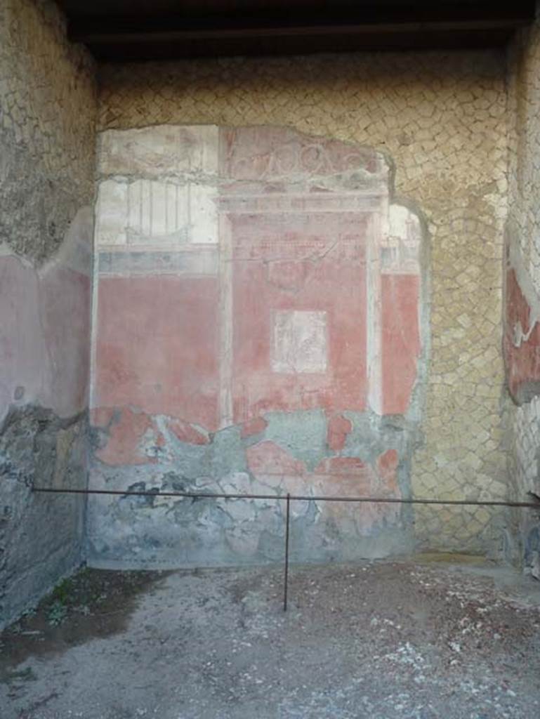 Ins. V 35, Herculaneum, September 2015. Triclinium 1, looking towards north wall.
