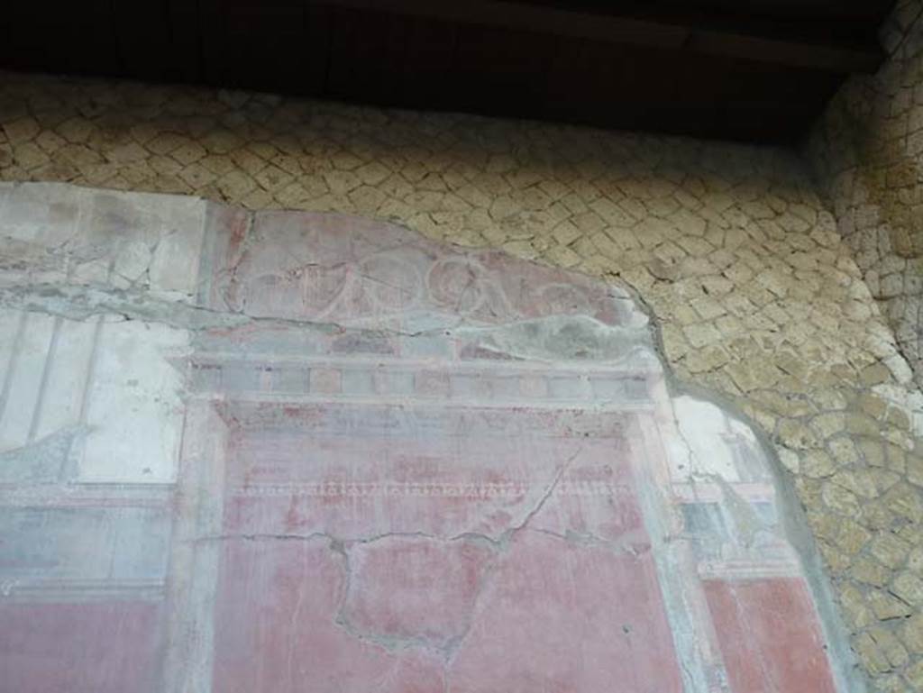 Ins. V 35, Herculaneum, September 2015. Triclinium 1, detail from upper central panel on north wall..

