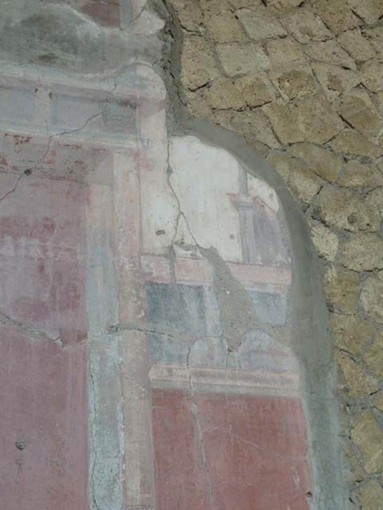 Ins. V 35, Herculaneum, September 2015. Triclinium 1, detail from panel on upper east end of north wall.