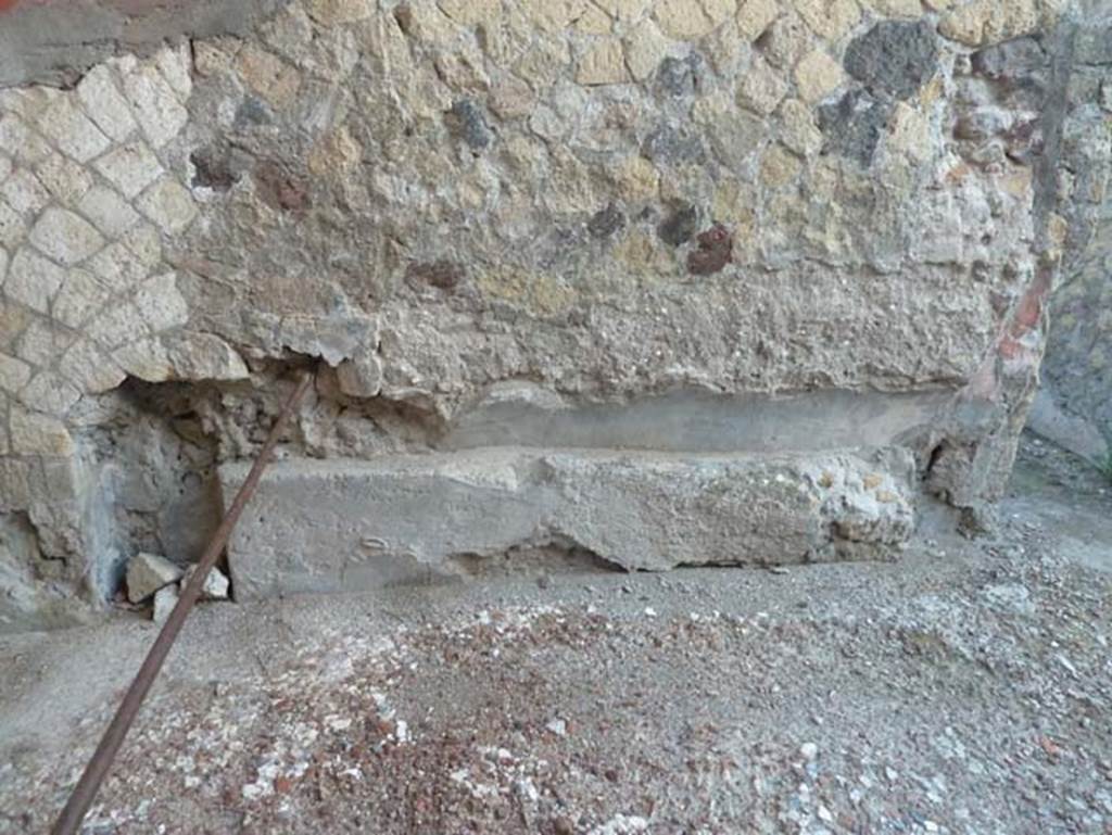 Ins. V 35, Herculaneum, September 2015. Triclinium 1, east wall.