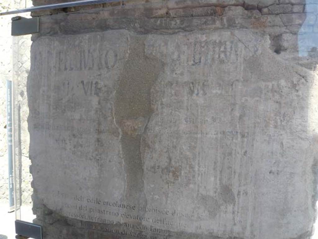 VI 12, Herculaneum, August 2013. Painted graffiti on pilaster at north-east corner of Insula VI, adjacent to the shop at VI.12. Photo courtesy of Buzz Ferebee.  This shows the remains of a painted edict on behalf of two local aediles, M. Rufellius Robia and A. Tetteius, to prohibit the dumping of dirt and excrement near to the water tower, to prevent the pollution of the water supply.

