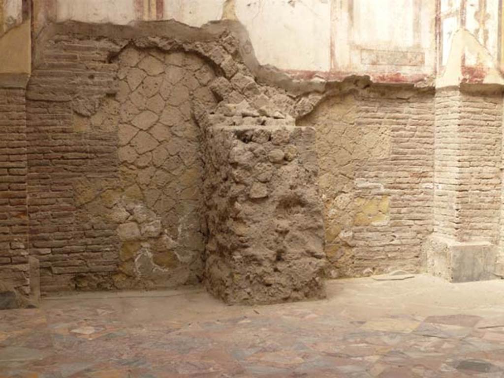VI.21 Herculaneum. August 2013. Altar built against south wall. Photo courtesy of Buzz Ferebee.
