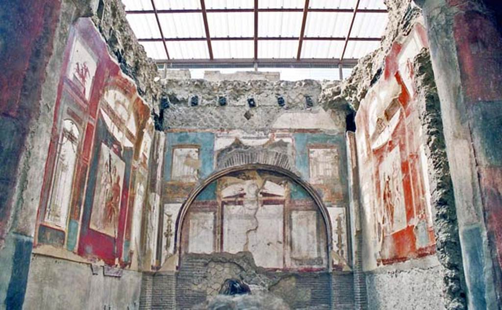 VI.21 Herculaneum. October 2001. Looking towards south wall. Photo courtesy of Peter Woods.
