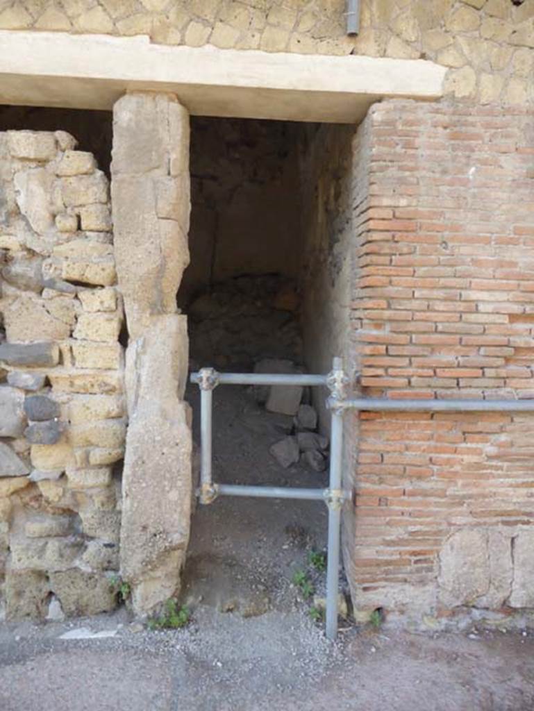 Ins VII, Herculaneum, September 2015. Doorway on west side of Cardo III Superiore