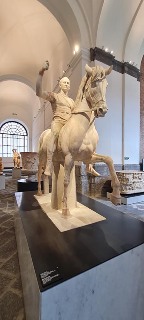 Herculaneum, public area. April 2023. 
White marble equestrian statue of Marcus Nonius Balbus, inv. 6211.
Photo courtesy of Giuseppe Ciaramella.
(For other photographs, see Herculaneum Theatre).

