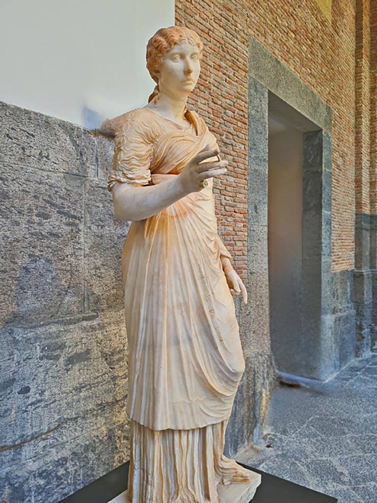 Herculaneum, public area. April 2023. White marble statue of a young woman.
On display in “Campania Romana” gallery of Naples Archaeological Museum, inv. 6248.
Photo courtesy of Giuseppe Ciaramella.
