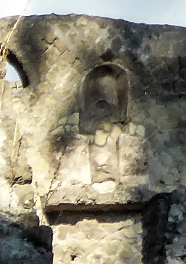 VII.18, Herculaneum. September 2015. Latrine on upper floor, front view.