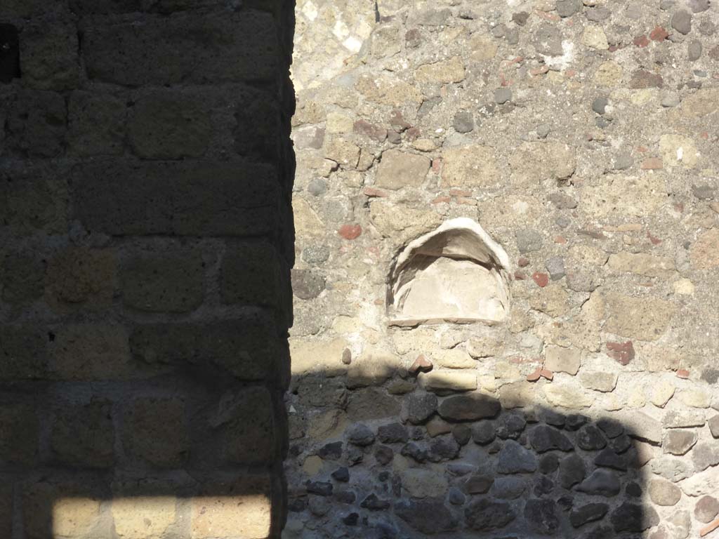 VII.18, Herculaneum, September 2015. Niche on rear wall, from entrance doorway.