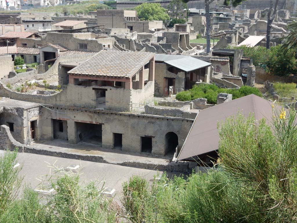 Ins. Orientalis I, 1, Herculaneum, June 2019. 
Looking north-west from access roadway towards upper rooms belonging to the House of the Gem.
The lower floor rooms opening into a corridor are now regarded as part of Ins. Orientalis I, 1a. 
The corridor would have been below the loggia of the House of the Gem, above it. Photo courtesy of Buzz Ferebee.

