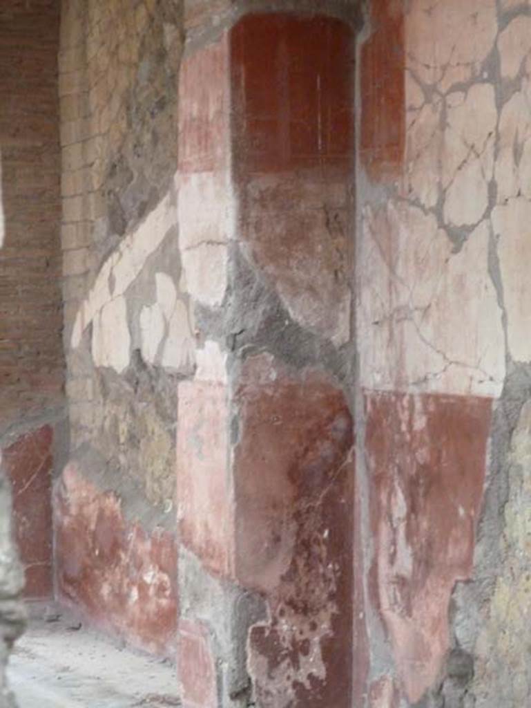 Ins. Orientalis I, 1, Herculaneum, September 2015. Painted south wall of atrium.