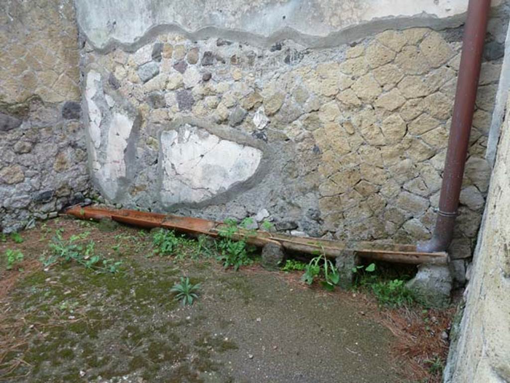 Ins. Orientalis I, 2, Herculaneum, September 2015. South wall of cubiculum.