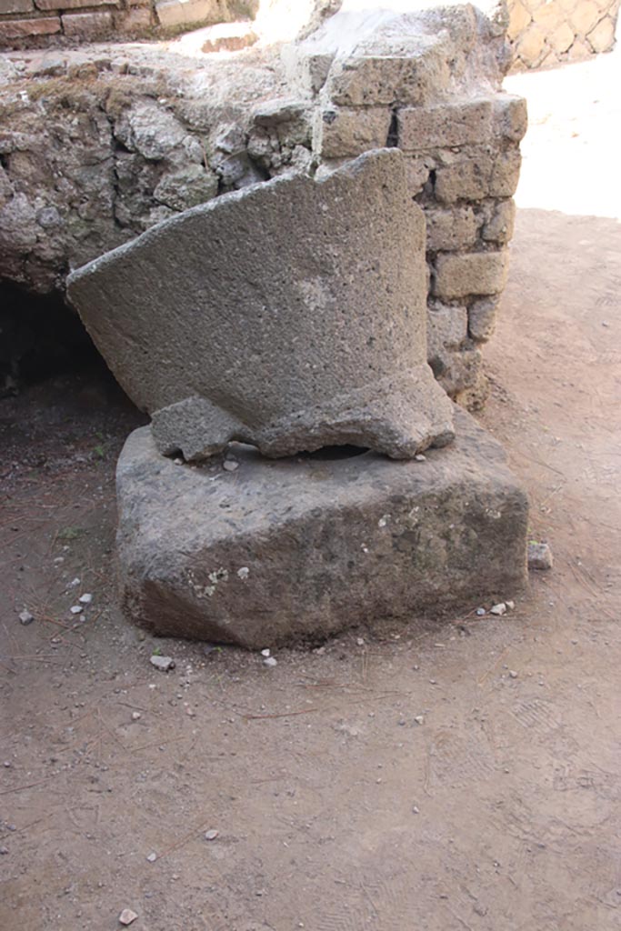 Ins. Or. II, 1a, Herculaneum. October 2023. 
Room A, detail from south end of oven. Photo courtesy of Klaus Heese.
