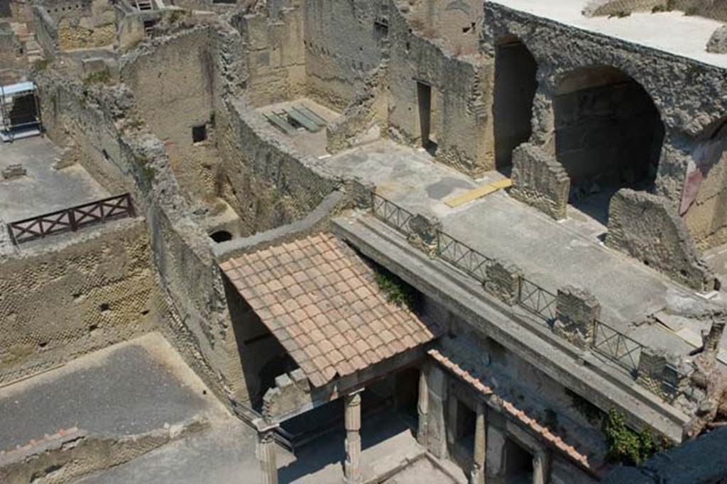 Ins. Orientalis II.4, Herculaneum, July 2007. Looking towards north-west corner of portico, and upper loggia at north end of portico.
The rectangular area on the west side of the portico can be seen, lower left. Photo taken from access roadway.  
Photo courtesy of Jennifer Stephens. ©jfs2007_HERC-8657.



