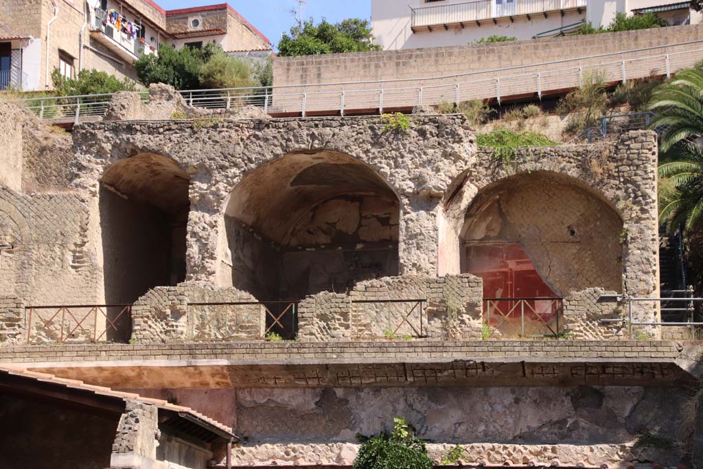 Ins. Orientalis II.4, Herculaneum, September 2019. Looking towards rooms on upper floor loggia at the north end. 
Photo courtesy of Klaus Heese.
