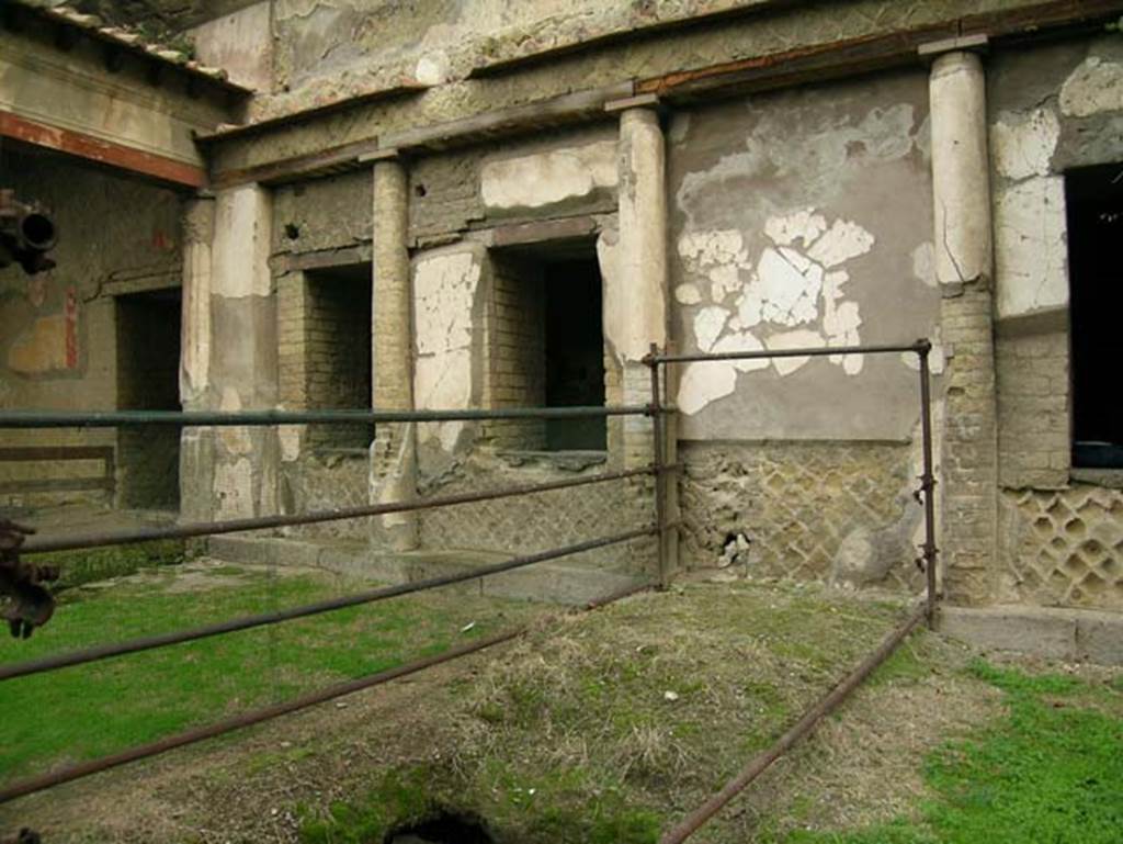 Ins. Orientalis II.4, Herculaneum, December 2004. Lower portico, looking north-west.
Photo courtesy of Nicolas Monteix.
