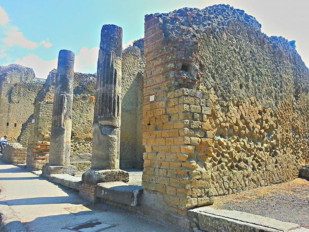 Cardo V, Herculaneum, photo taken between October 2014 and November 2019. 
Looking north towards Ins. Or. II.4 with two large columns, on east side of roadway. Photo courtesy of Giuseppe Ciaramella.
