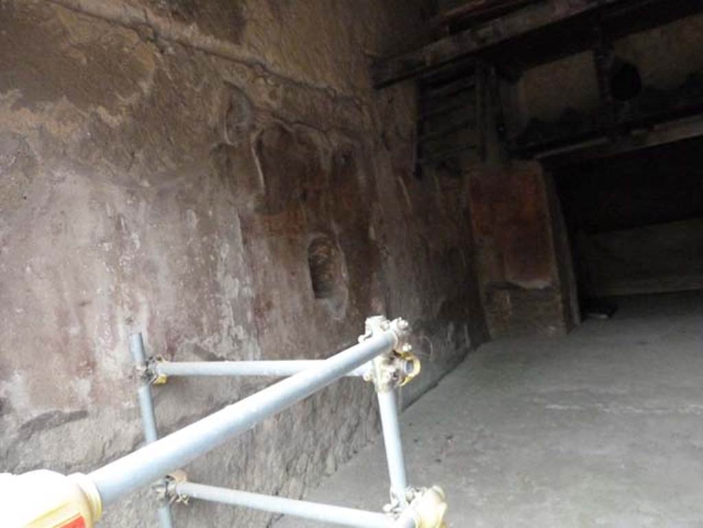 Ins. Orientalis II.9, Herculaneum. September 2015. North wall of shop.