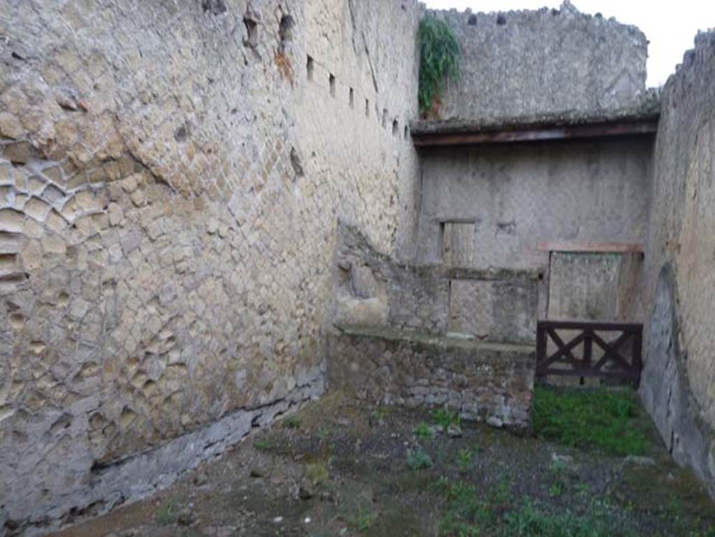 Ins. Orientalis II.15, Herculaneum. September 2015. 
Looking towards north wall and north-east corner, with holes for support beams for an upper floor.
