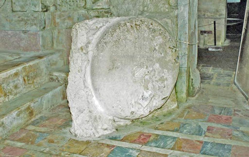 Suburban Baths, Herculaneum. October 2001. Outline form of the shape of the basin set into the volcanic material which entered through the window, violently throwing the basin from its support. Shards of glass appear buried in the cast.  Photo courtesy of Peter Woods.
