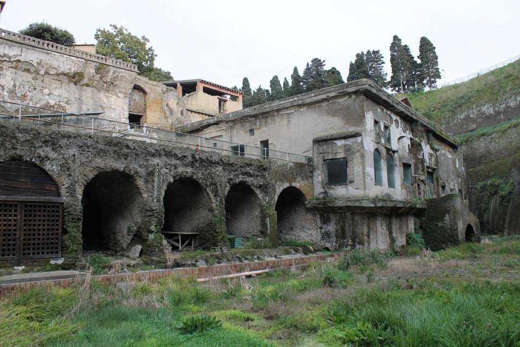 Beachfront, Herculaneum, March 2014. Looking north-east along line of boatsheds towards window of the Suburban Baths.
Foto Annette Haug, ERC Grant 681269 DÉCOR
