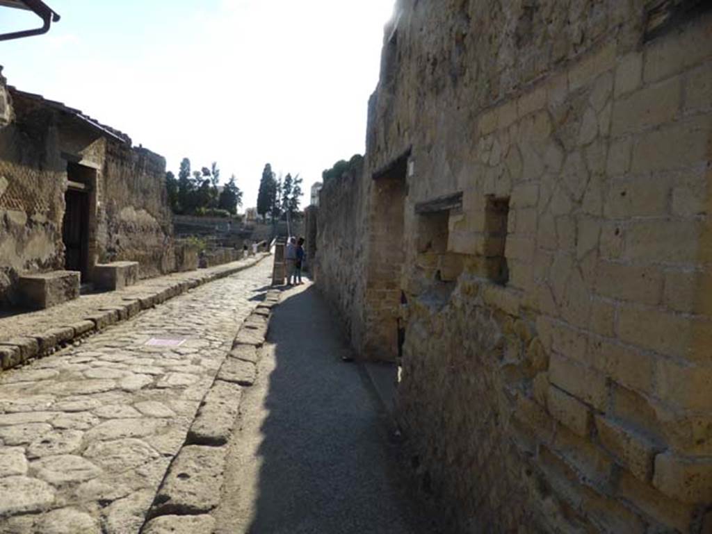 Cardo III Inferiore, Herculaneum, September 2015. Looking south from near the doorway to the shop at II.4 on right.
On the left is the entrance doorway to III.3 Casa dello Scheletro.

