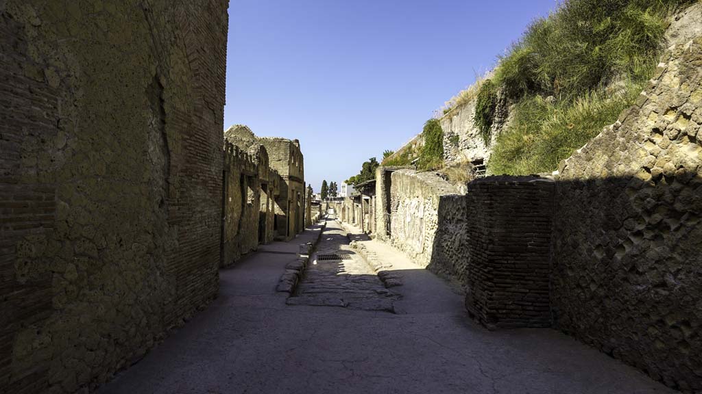 Cardo III, Herculaneum. August 2021. Looking south from northern end of Cardo III. Photo courtesy of Robert Hanson.