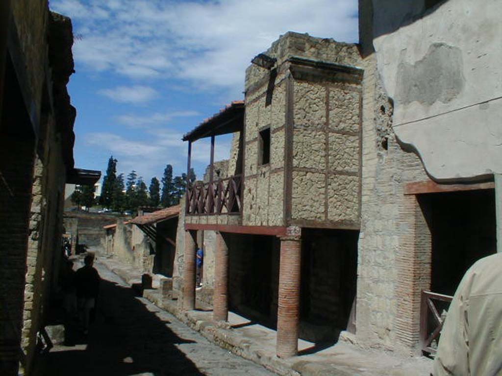 Cardo IV Inferiore, Herculaneum. May 2004. Looking south-west along west side from III.12 on right.