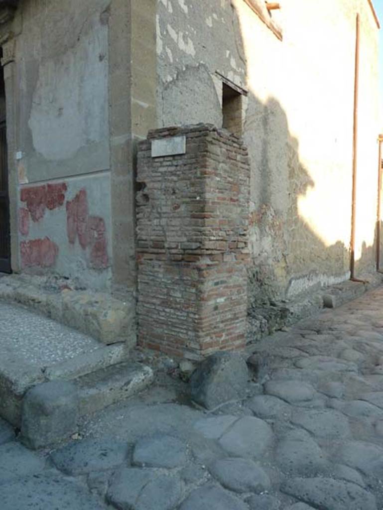 V.1, water tower for regulating the pressure and distribution of water, on the corner of Decumanus Inferiore, Herculaneum.  Looking east from junction with Cardo IV, September 2015. 
