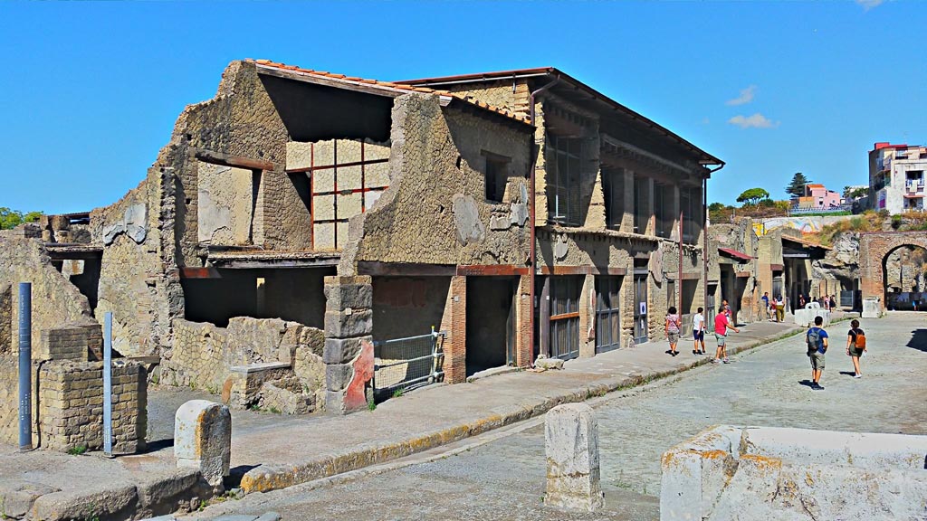 Decumanus Maximus, south side, Herculaneum. Photo taken between October 2014 and November 2019.
Looking west along north side of Ins. V, from V.21 on left. Photo courtesy of Giuseppe Ciaramella.
