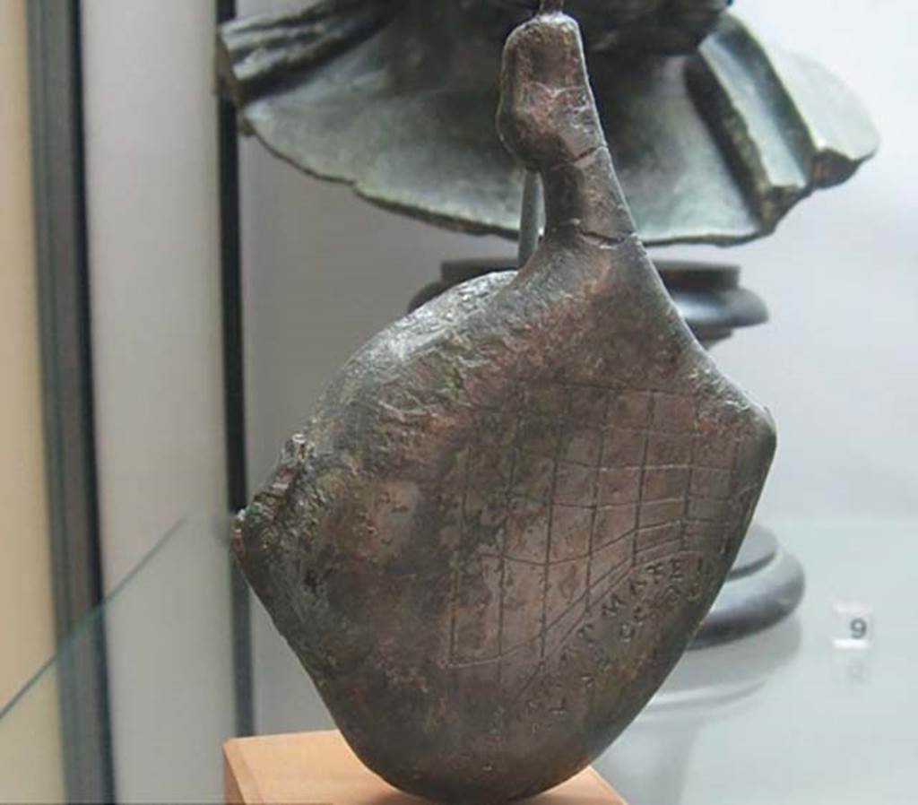 Villa dei Papiri, Herculaneum. Portable sundial in the shape of a ham.
Now in Naples Archaeological Museum. Inventory number 25494.
