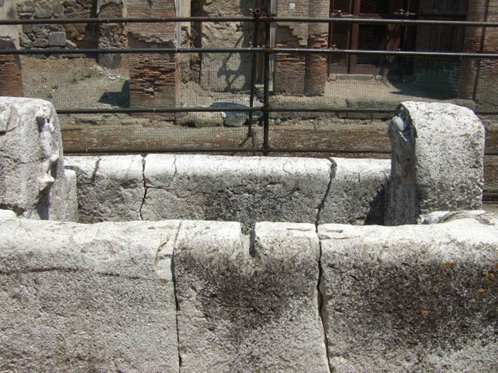 Fountain of Venus on Decumanus Maximus, Herculaneum. May 2006. South side with overflow groove, looking north.
card%2010%20705