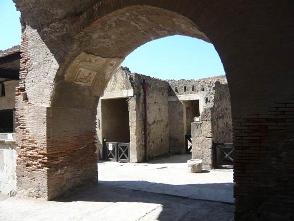 Herculaneum. August 2013. Looking south through four-sided arch towards entrance doorway at VI.17. Photo courtesy of Buzz Ferebee.