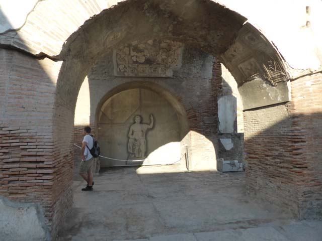 Herculaneum. October 2001. Vaulted ceiling of arch on east side. Photo courtesy of Peter Woods.
