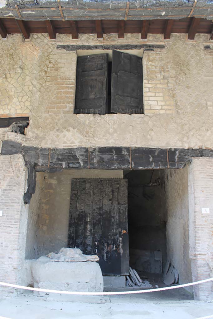 Decumanus Maximus, Herculaneum. May 2006. Carbonised wooden door. Photo courtesy of Nicolas Monteix.