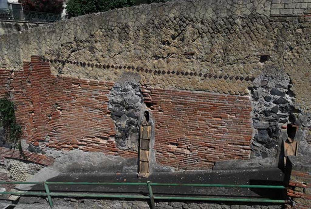II.1, Herculaneum, June 2008. Detail of upper east wall. Photo courtesy of Nicolas Monteix.

