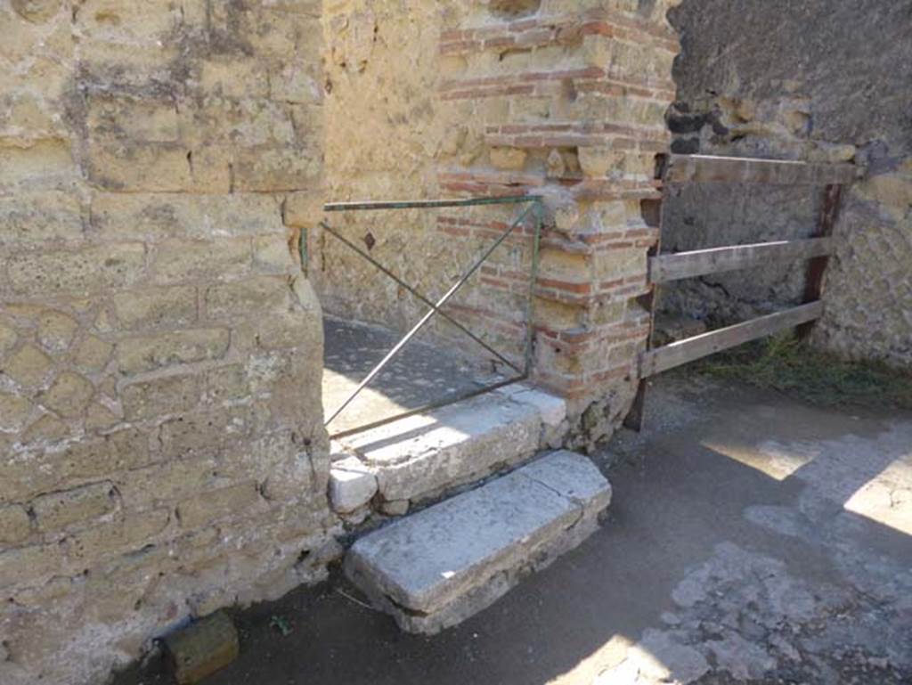 II.1 Herculaneum, September 2015. Rooms on south side of atrium. 