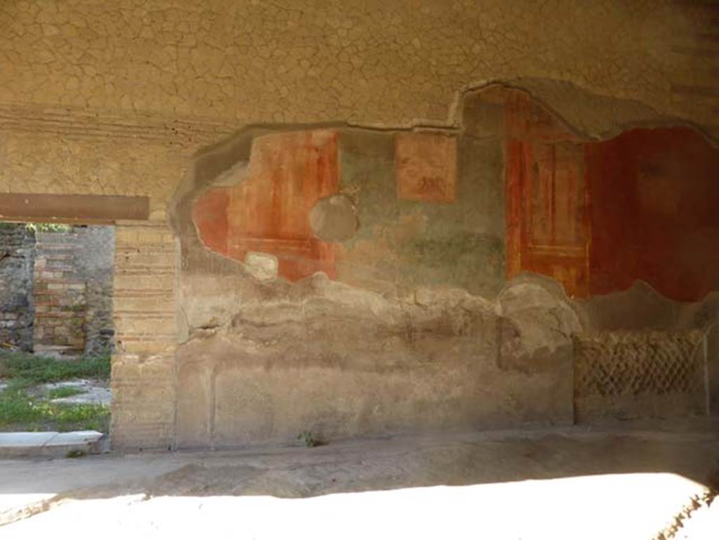 II.2 Herculaneum, September 2015. West wall of large salon. 