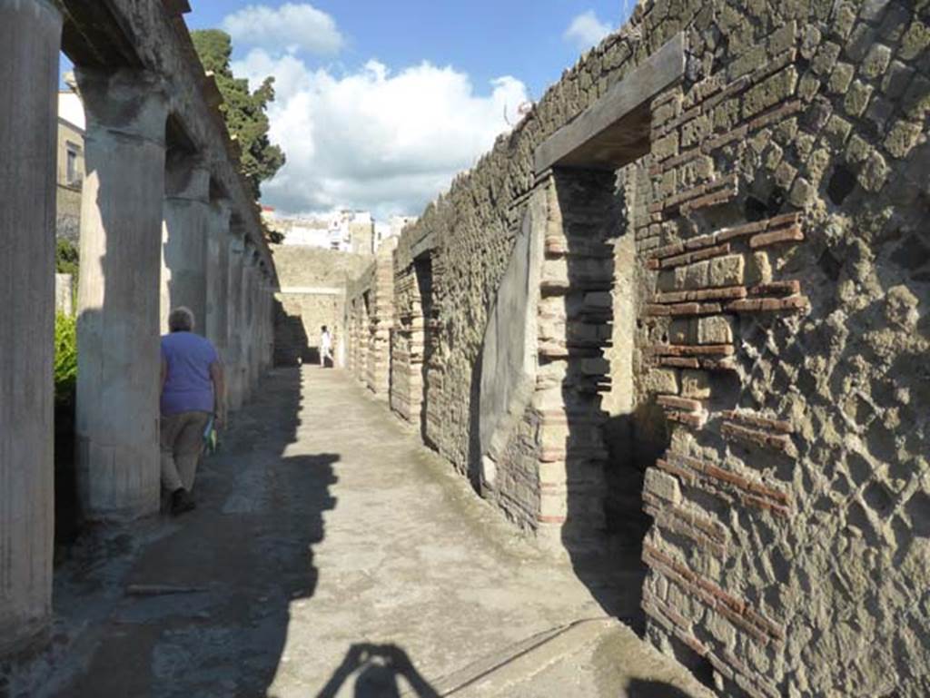 II.2 Herculaneum, September 2015. Looking north along east portico of peristyle.
According to Maiuri, on the upper floor around the peristyle were living rooms and storerooms. These comprised of six rooms. Upon excavation, found stored in the storerooms was a large quantity of well-preserved cereals and other comestibles.
The upper floor had been very well preserved when first excavated in the eighteenth century, but was lost after the abandonment of excavations in 1875.
See Pesando, F. and Guidobaldi, M.P. (2006). Pompei, Oplontis, Ercolano, Stabiae. Editori Laterza, (p.314-5)
See Maiuri, Amedeo, (1977). Herculaneum. 7th English ed, of Guide books to the Museums Galleries and Monuments of Italy, No.53 (p.23-24).
According to Wallace-Hadrill, “by the 1850’s the precious upper floors of the House of Aristides had to be propped up.”
See Wallace-Hadrill, A. (2011). Herculaneum, Past and Future. London, Frances Lincoln Ltd., (p.58)
