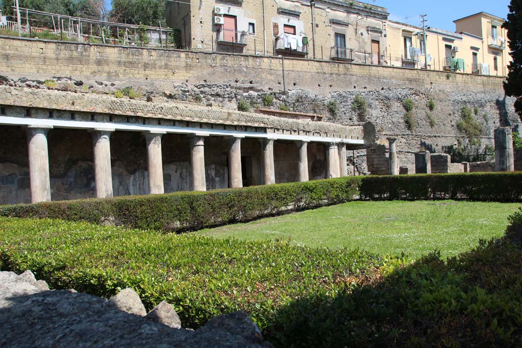 II.2 Herculaneum, April 2014. Looking across peristyle from south end of east portico.
Photo courtesy of Klaus Heese.
