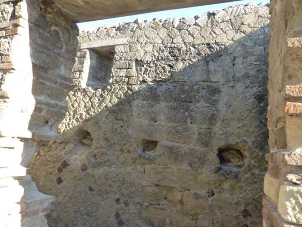 II.2 Herculaneum, September 2015. Fourth of five small rooms located on the east side of the peristyle probably used as a repository.
