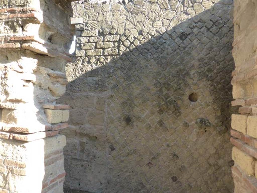II.2 Herculaneum, September 2015. Fifth of five small rooms located on the east side of the peristyle probably used as a repository.