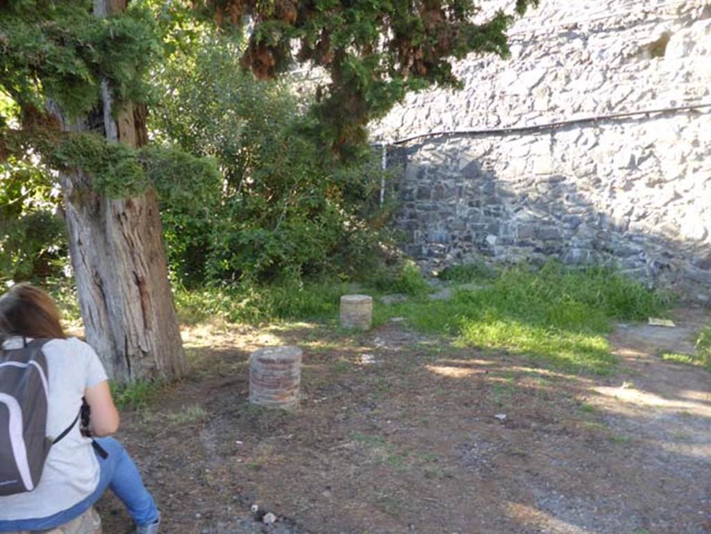 II.3 Herculaneum, September 2015. Looking west along north portico.