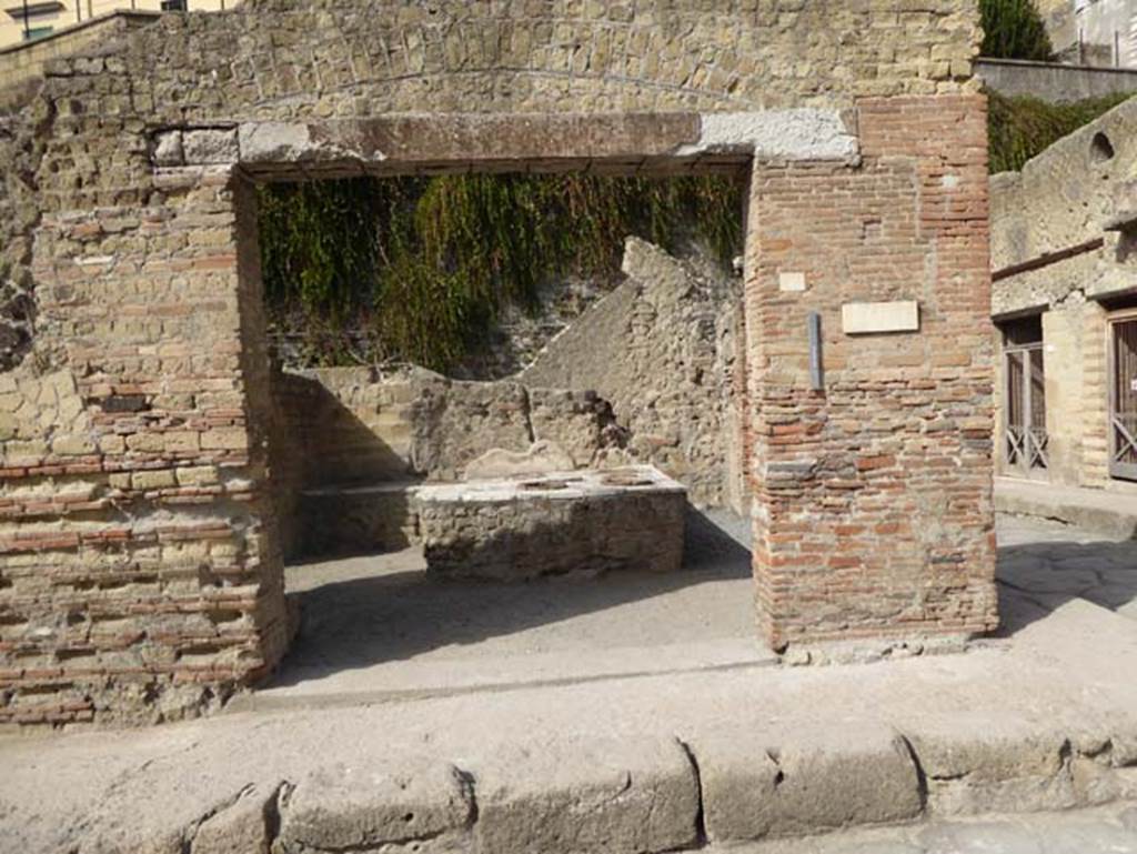 II.6 Herculaneum, October 2014. Looking west to entrance doorway. Photo courtesy of Michael Binns.