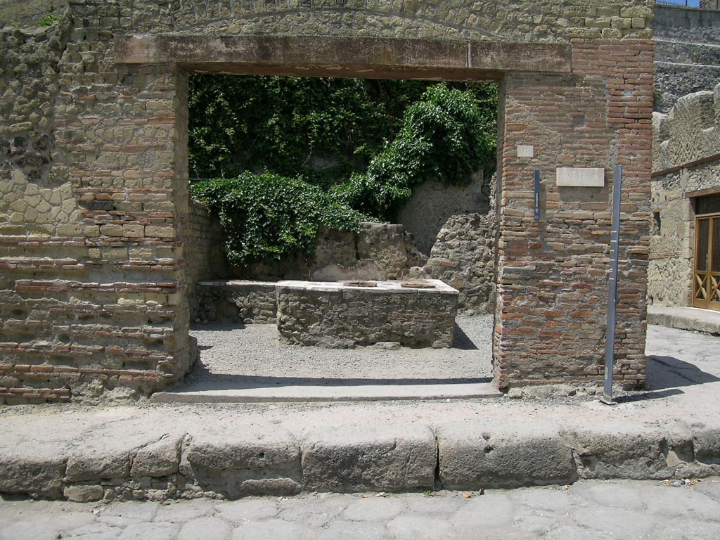 II.6 Herculaneum, May 2006. Looking west to entrance doorway. Photo courtesy of Nicolas Monteix.