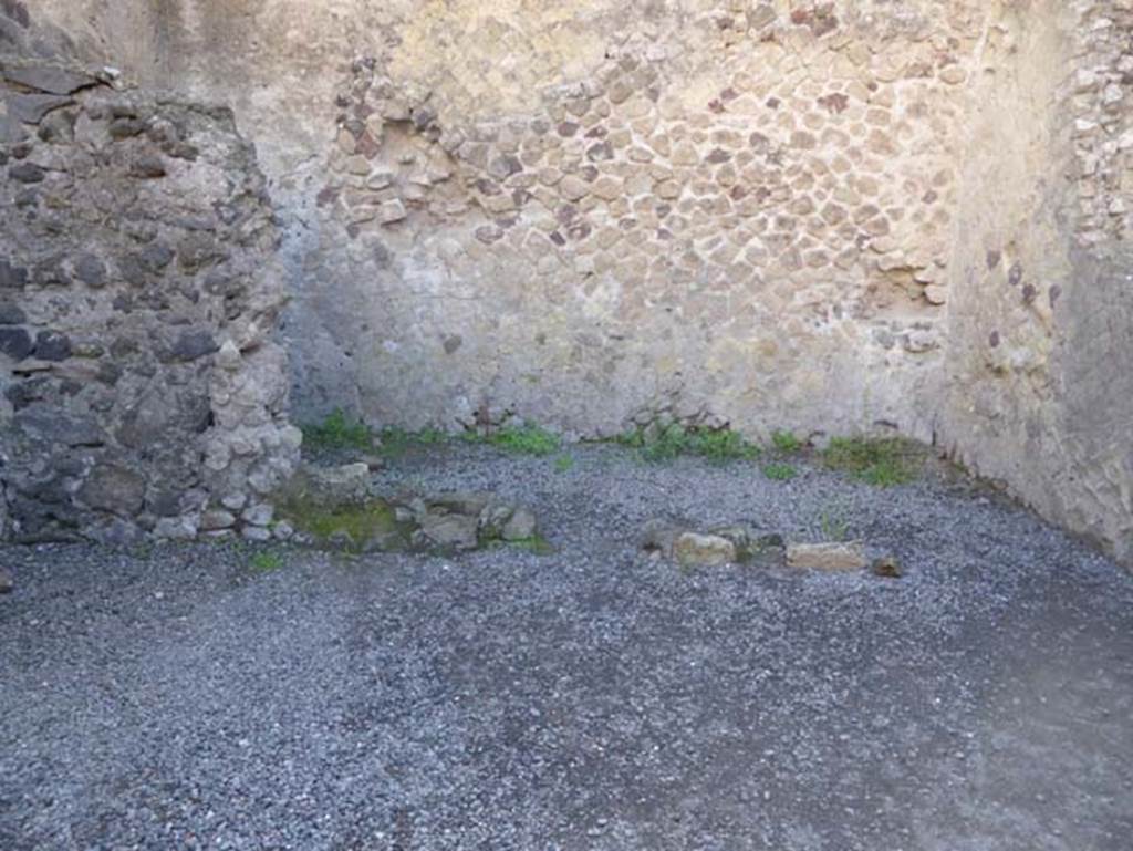 II.6/7 Herculaneum, September 2015. Looking south into two rear rooms.